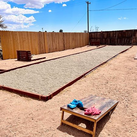 Private Jt Cabin - Ev L2 Station, Hammocks, Fire Pit, Bbq, Bocce Ball, Cornhole Yucca Valley Exterior photo
