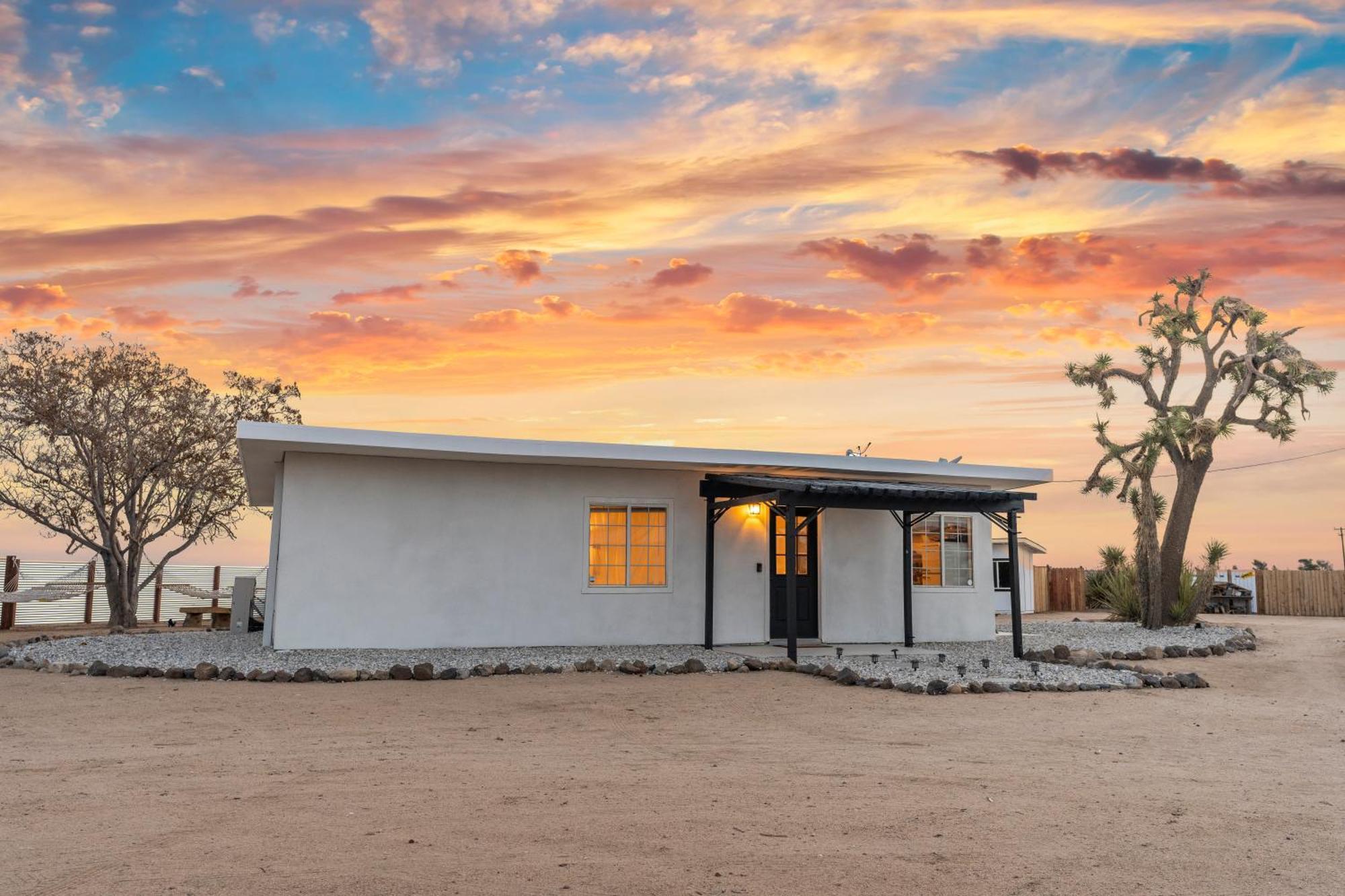 Private Jt Cabin - Ev L2 Station, Hammocks, Fire Pit, Bbq, Bocce Ball, Cornhole Yucca Valley Exterior photo